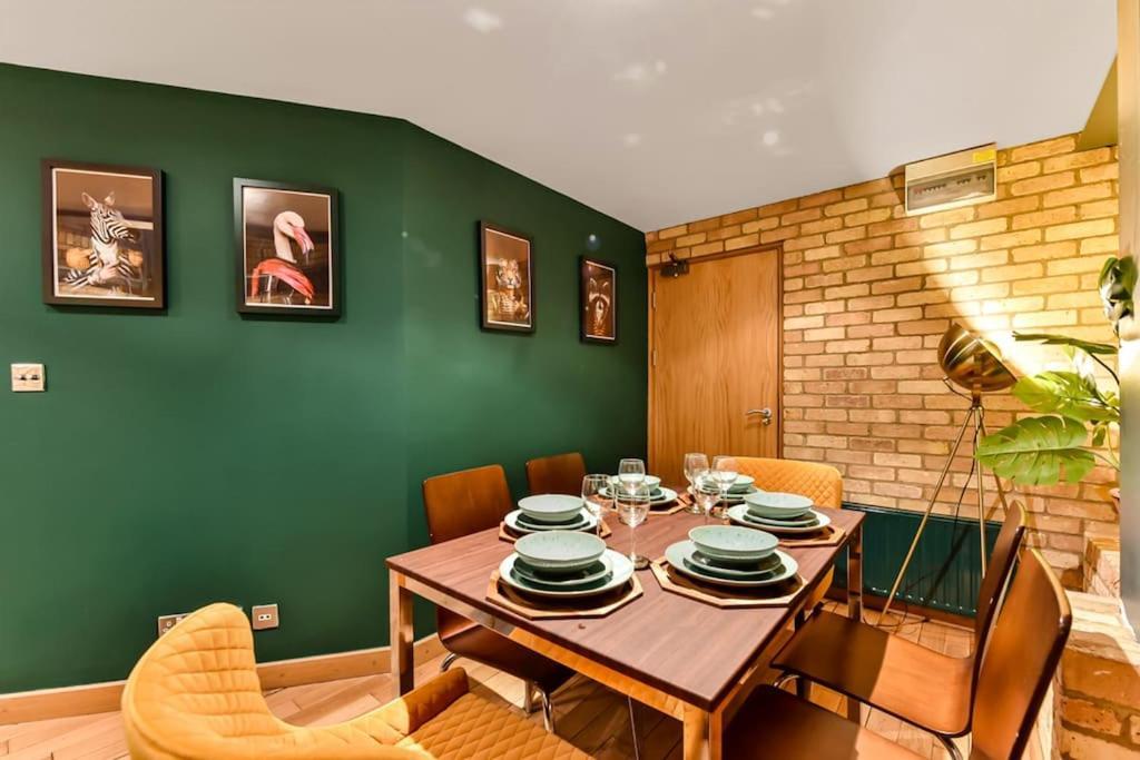 Spacious 2 Bed Urban Jungle Flat, Central London Bagian luar foto