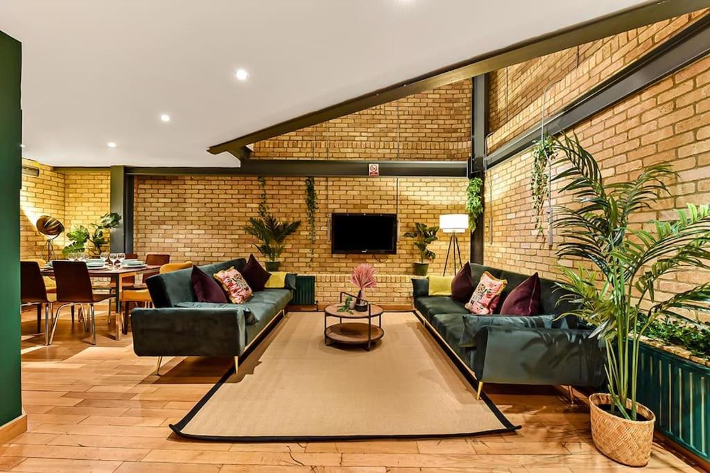 Spacious 2 Bed Urban Jungle Flat, Central London Bagian luar foto