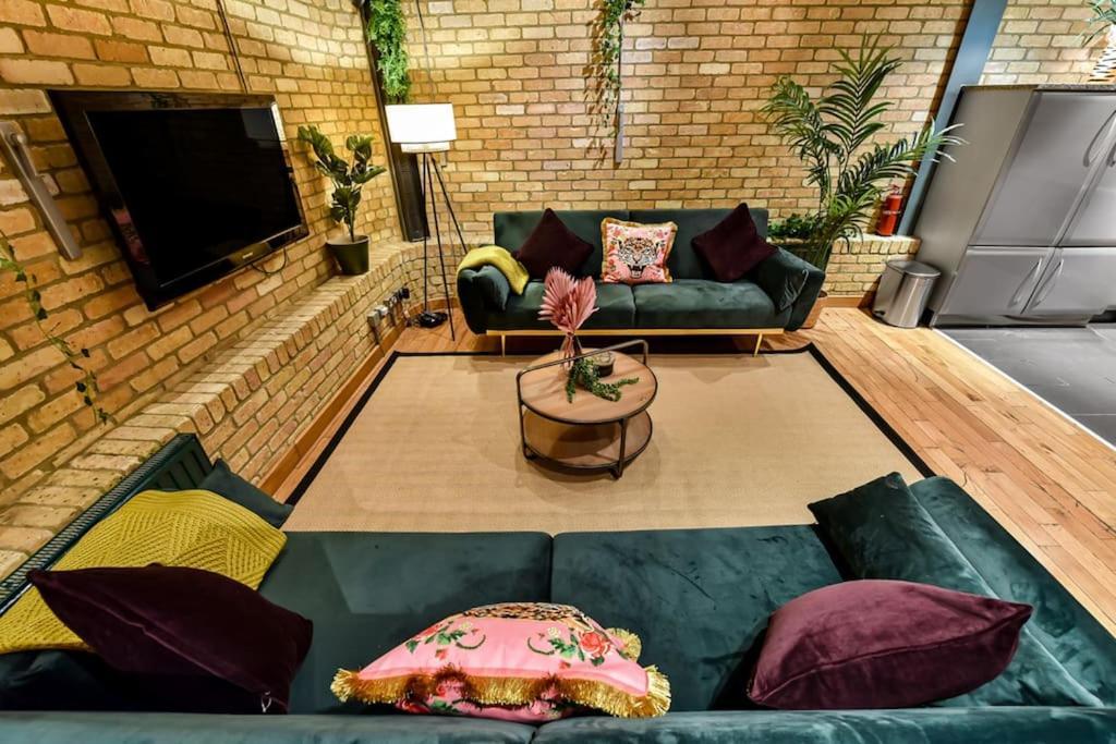 Spacious 2 Bed Urban Jungle Flat, Central London Bagian luar foto