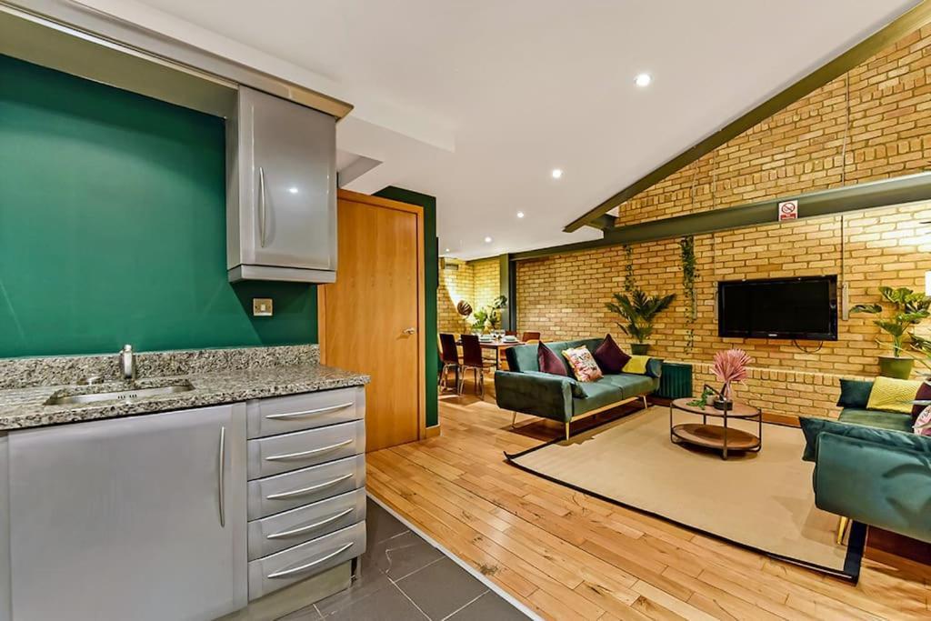 Spacious 2 Bed Urban Jungle Flat, Central London Bagian luar foto