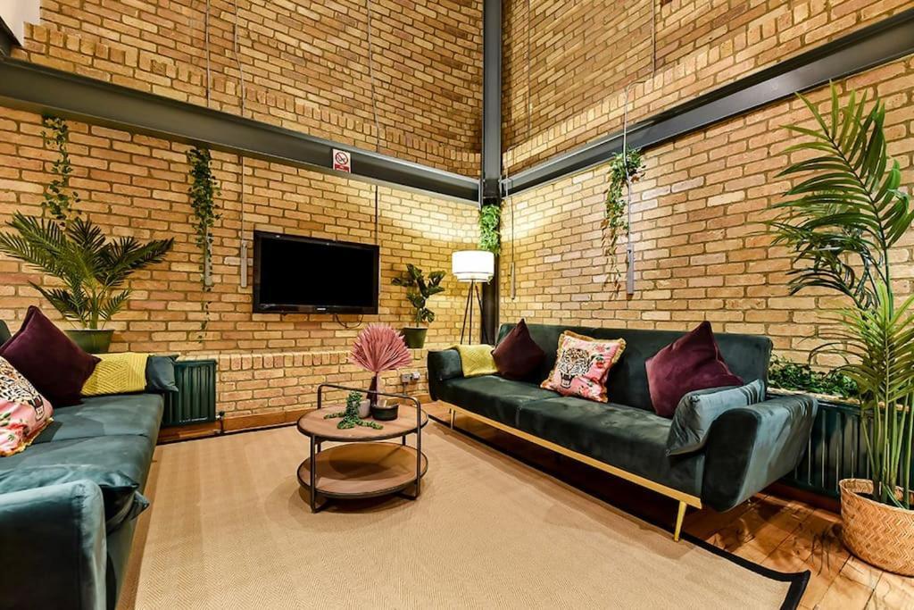 Spacious 2 Bed Urban Jungle Flat, Central London Bagian luar foto