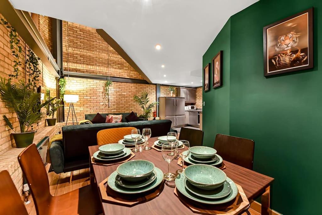 Spacious 2 Bed Urban Jungle Flat, Central London Bagian luar foto